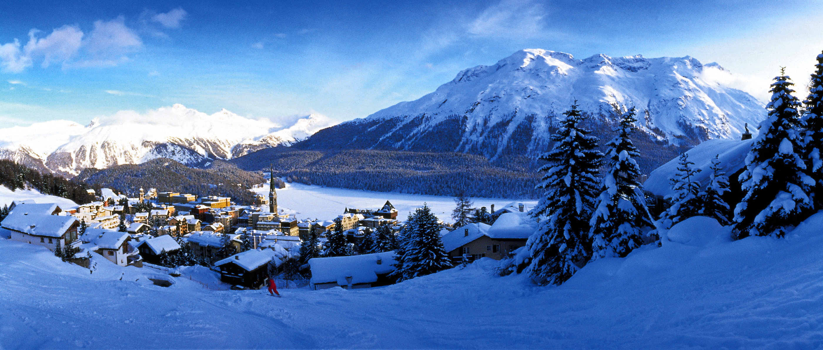 ENGADIN ST. MORITZ - St. Moritz, der weltberuehmte Ferienort auf 1'856 m.ue.M. 5'600 Einwohner, 5'600 Hotelbetten in 40 Hotels (ueber 50 % in 4- und 5-Stern Kategorie), 7'300 Betten in Ferienwohnungen, wobei 2'900 vermietet werden. 
350 km Ski- und Snowboardpisten, 55 Bergbahnen, 180 km Langlaufloipen, 150 km Winterwanderwege. 150 attraktive Veranstaltungen pro Saison. Grosses, z.T. weltweit einmaliges Sportangebot.

St. Moritz, the famous holiday resort at 1,856 m. altitude. 5,600 inhabitants, 5,600 hotel beds in 40 hotels (over 50% in the 4- and 5-star categories), 7,300 beds in holiday apartments, of which 2,900 are rented out. 350 km. skiing and snowboarding runs, 55 mountain lifts and railways, 180 km. cross-country skiing trails, 150 km. winter hiking trails. 150 exciting events each season. Virtually unique in the world for its broad sports offering.

Copyright by ENGADIN St. Moritz
By-line: swiss-image.ch/Christof Sonderegger