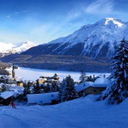 ENGADIN ST. MORITZ - St. Moritz, der weltberuehmte Ferienort auf 1'856 m.ue.M. 5'600 Einwohner, 5'600 Hotelbetten in 40 Hotels (ueber 50 % in 4- und 5-Stern Kategorie), 7'300 Betten in Ferienwohnungen, wobei 2'900 vermietet werden. 
350 km Ski- und Snowboardpisten, 55 Bergbahnen, 180 km Langlaufloipen, 150 km Winterwanderwege. 150 attraktive Veranstaltungen pro Saison. Grosses, z.T. weltweit einmaliges Sportangebot.

St. Moritz, the famous holiday resort at 1,856 m. altitude. 5,600 inhabitants, 5,600 hotel beds in 40 hotels (over 50% in the 4- and 5-star categories), 7,300 beds in holiday apartments, of which 2,900 are rented out. 350 km. skiing and snowboarding runs, 55 mountain lifts and railways, 180 km. cross-country skiing trails, 150 km. winter hiking trails. 150 exciting events each season. Virtually unique in the world for its broad sports offering.

Copyright by ENGADIN St. Moritz
By-line: swiss-image.ch/Christof Sonderegger